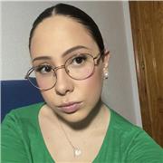 Profesor de inglés imparte clases a niños de todas las edades